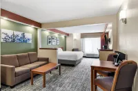 Sleep Inn & Suites Bay View Acme - Traverse City - parking