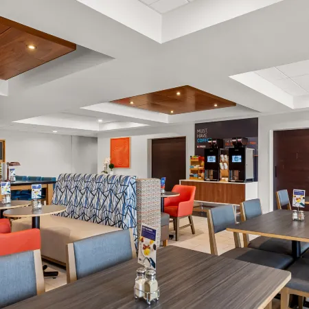 Holiday Inn Express & Suites VANDALIA by IHG
