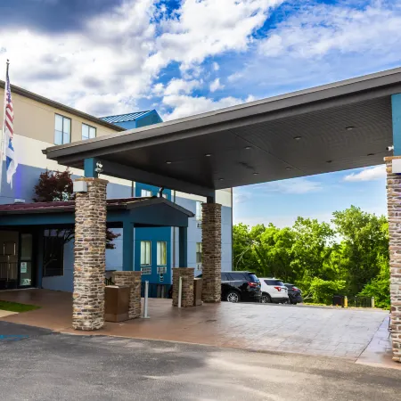 Holiday Inn Express OSAGE BCH - LAKE OF THE OZARKS by IHG