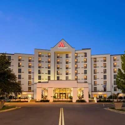 Madison Marriott South Các khách sạn gần Thư viện Công cộng Madison
