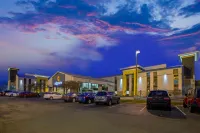 La Quinta Inn & Suites by Wyndham Detroit Metro Airport - parking