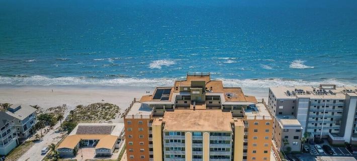New Rate Drop! on the Beach Condo with Sunrise View from Our Large Balcony. インディアン・ショアーズのホテル
