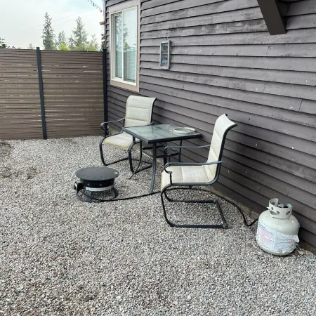 The Cozy Clifftop View, LLC