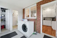 Classic 5BR Davidson Retreat Walk Downtown Pet-friendly -  Privatzimmer