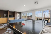 Mtn Views Sleeps 8 Hot Tub Game Room Fireplace - 4-Star