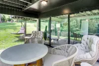 Award-winning Mr Mid-modern-century - Homestays