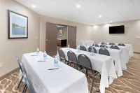 Comfort Inn & Suites Wichita Northeast - 3-Star