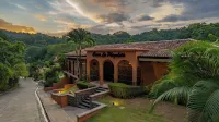 Los Suenos Luxury Villas by Stay in Costa Rica - parking