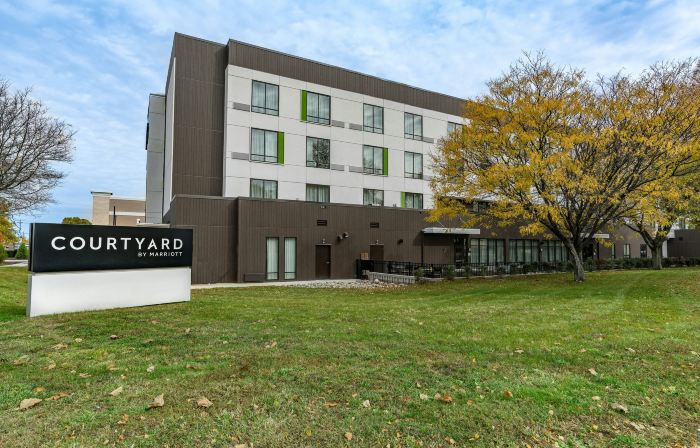 Courtyard by Marriott West Springfield