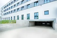 B&B HOTEL Rostock-Hafen - parking
