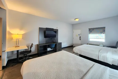 Days Inn & Suites by Wyndham Gonzales TX - parking