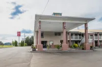 Red Roof Inn & Suites Rome - parking