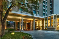 The Highland Dallas, Curio Collection by Hilton - Jacuzzi