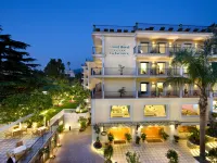 Grand Hotel la Favorita Отели рядом с достопримечательностью «Пляж Леонеллис»