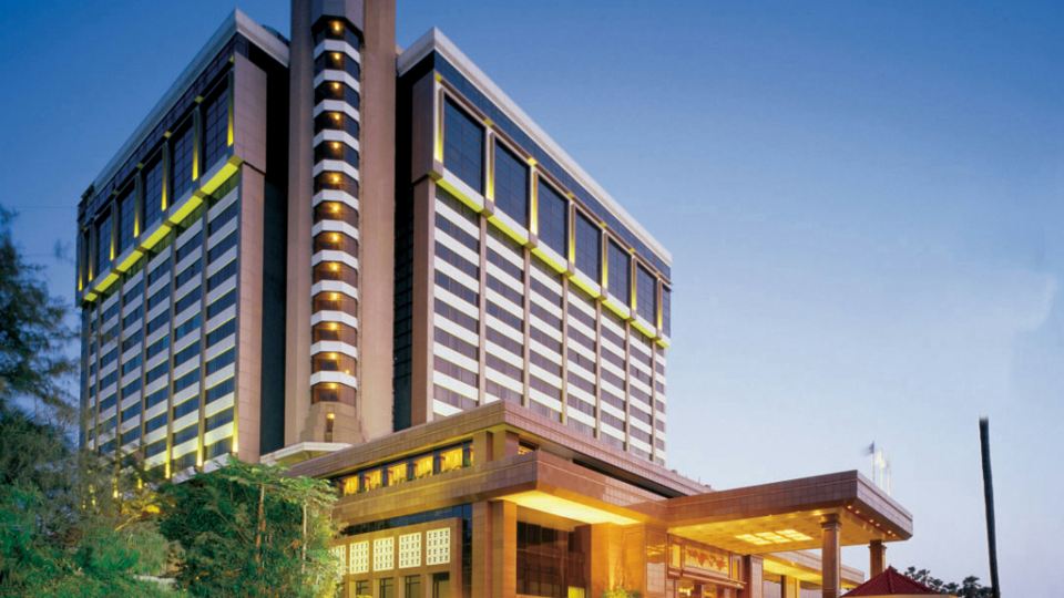 Taj Lands End