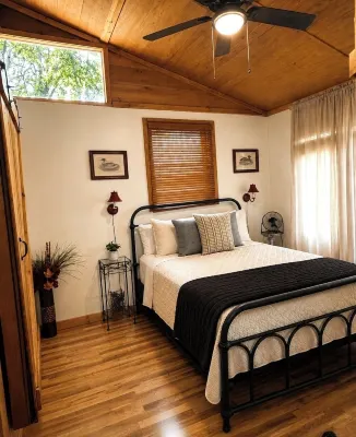 Little Piney Cabin at the Foothills of Petit Jean Mountain. Close to State Park - 3성급