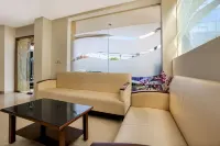 Townhouse Oak Hotel Niaga Surabaya - parking