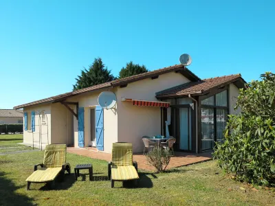 Les Chênes Hotels near Hourtin Plage