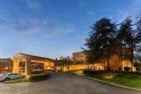 La Quinta Inn & Suites by Wyndham Redding Hotels in Redding