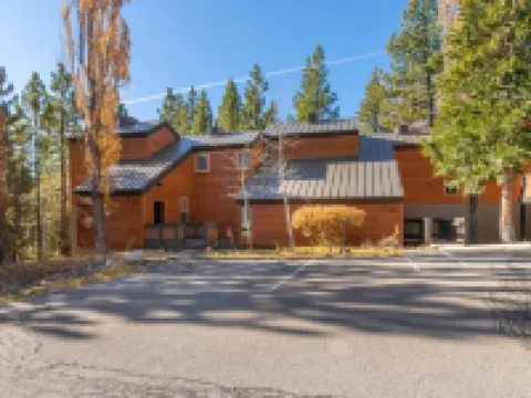 Pinegrove by AvantStay Beautiful Villas Condo Just Outside Tahoe City Hotels in Dollar Point