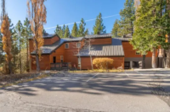 Pinegrove by AvantStay Beautiful Villas Condo Just Outside Tahoe City