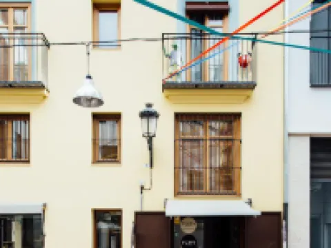 Mon Suites Catedral Hotels near Basilica de la Virgen de los Desamparados