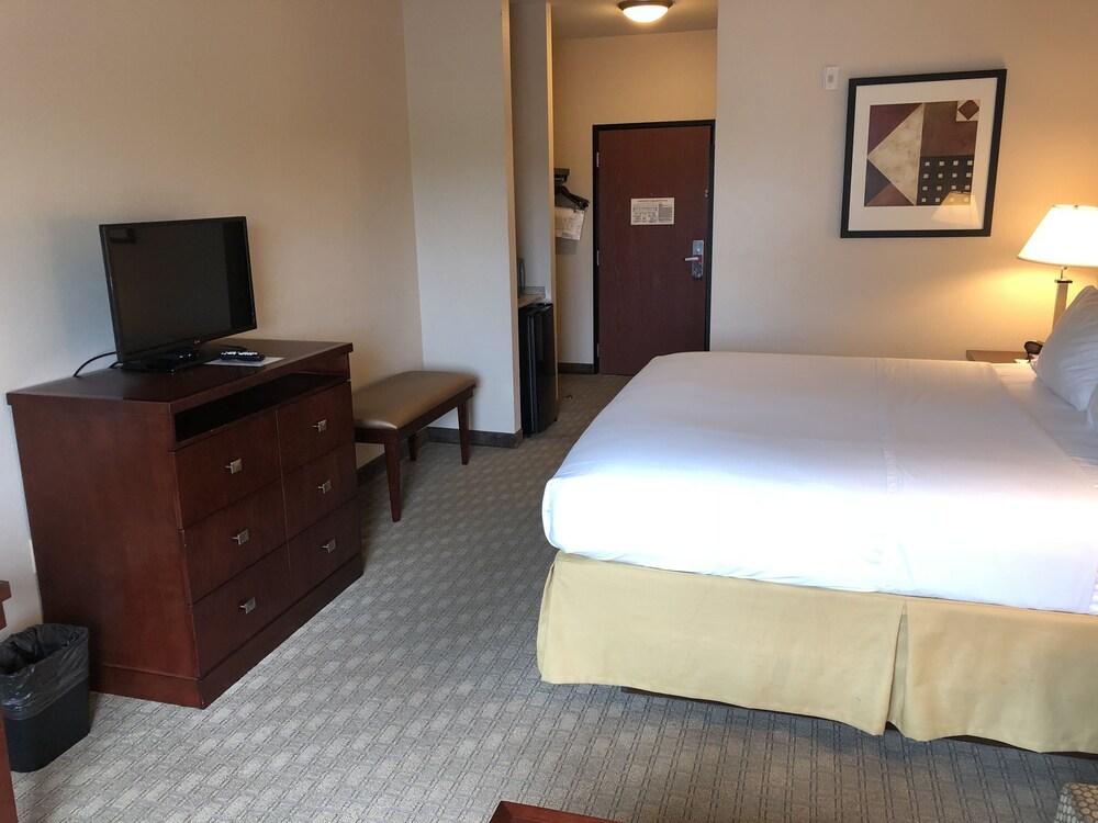 Red Lion Inn & Suites Mineral Wells