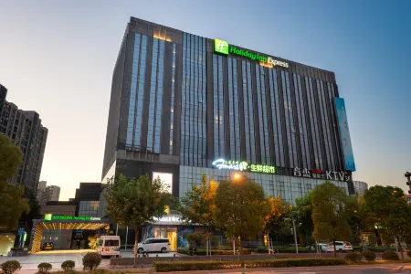 Holiday Inn Express Shanghai Jinsha Отели рядом со станцией Nanxiang North Railway Station