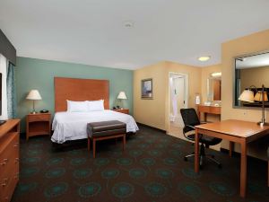 Hampton Inn & Suites Canton