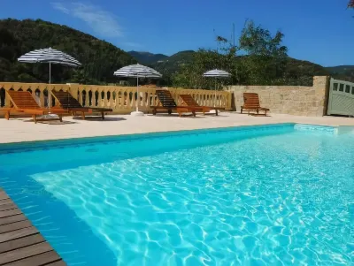 Villa Aimée Luxury Apartments with Heated Pool Hotels in Chirols