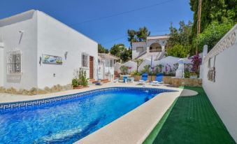 Laguna Inn and Suites - Housity