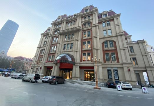 Ibis Hotel 현대적이고 심플한 리셉션 모습