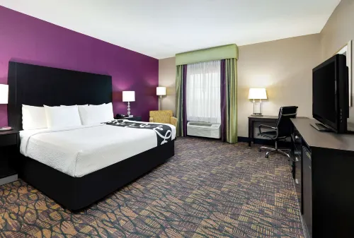 La Quinta Inn & Suites by Wyndham Jourdanton - Pleasanton Hotels in Atascosa County