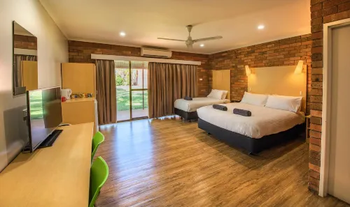 Contour Hotel