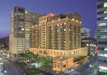Hilton Harrisburg Отели рядом с достопримечательностью «Harrisburg University of Science and Technology»