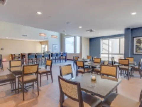 Hampton Inn & Suites Los Angeles - Glendale Hotels in Glendale