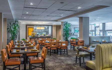 Hilton Garden Inn Reagan National Airport Отели рядом с достопримечательностью «Могила Неизвестного Солдата»