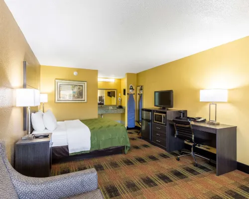 Quality Inn Mobile West Tillmans Corner モビールのホテル