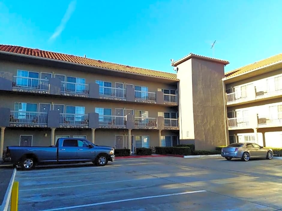 Mid City Inn and Suites