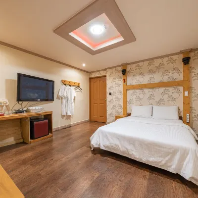 Wonju Jeongtown Motel Hotels near Century 21 CC