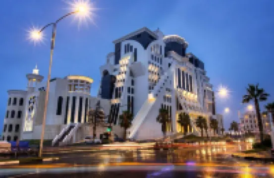 The Grand Gloria Hotel Hôtels à : 