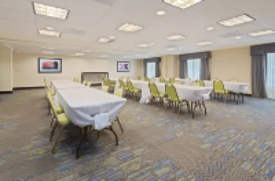 Holiday Inn Express & Suites LARGO-CLEARWATER by IHG
