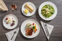 Holiday Inn Quito Airport Hotels in Пуэмбо