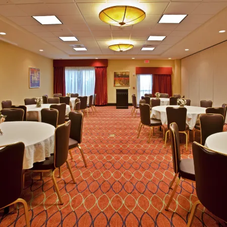 Holiday Inn Express & Suites ORLANDO - INTERNATIONAL DRIVE by IHG