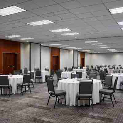 Delta Hotels by Marriott Ottawa City Centre Dining/Meeting Rooms