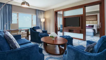 InterContinental Hotels Doha Beach & Spa Отели рядом с достопримечательностью «Msheireb Enrichment Centre»