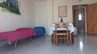 Casa vacanza con due balconi, per sei persone e vicina al mare di San Foca