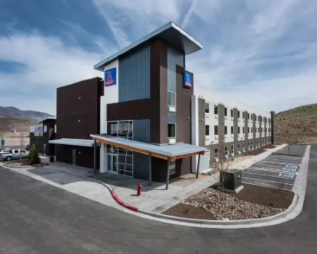 Studio 6 Mccarran, NV - Sparks - Tahoe - Reno Industrial Center Hotels in Storey County