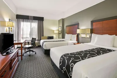 La Quinta Inn & Suites by Wyndham DFW Airport South / Irving Hotel in zona Trinity Rail Express - CentrePort/DFW Airport Station