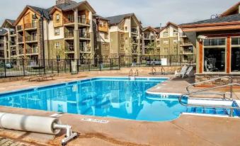 Amazing 3Br Condo | Heated Pool & Hot Tub | Hm Theatre | Fire Table | Pool Table
